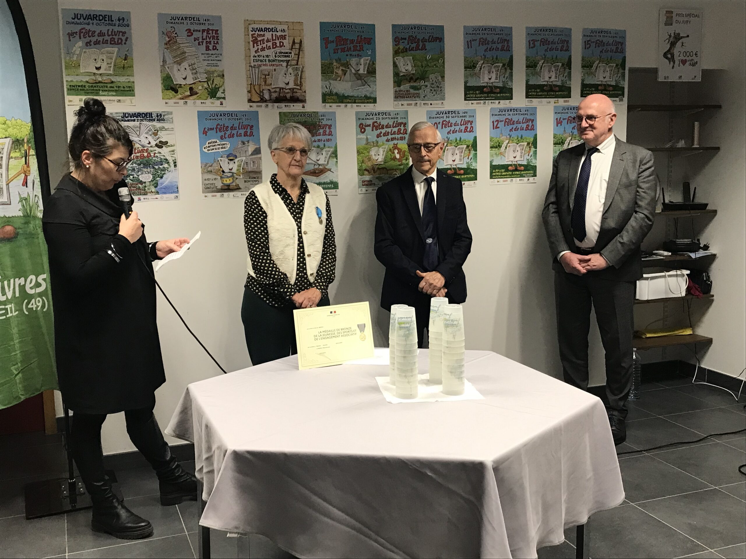 Remise de médaille Pierrette DESCHAMPS, Juvardeil